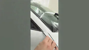 Снимаем молдинги для качественной оклейки авто