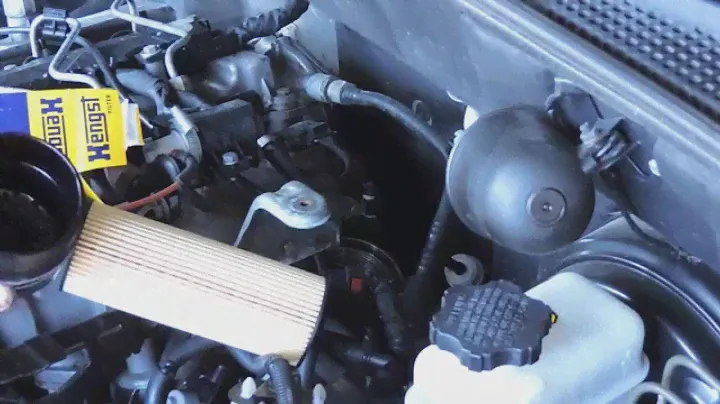 Замена масла в двигателе на Ssang Yong Kyron. Replacing the engine oil.